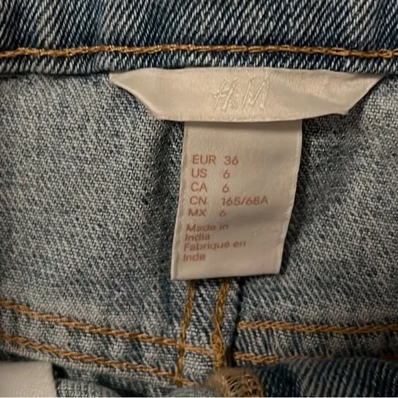 H&M Denim mini skirt. Medium wash. Size 6 - Picture 7 of 10